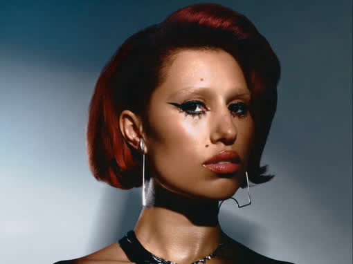 Raye: The Independent Major Hit
